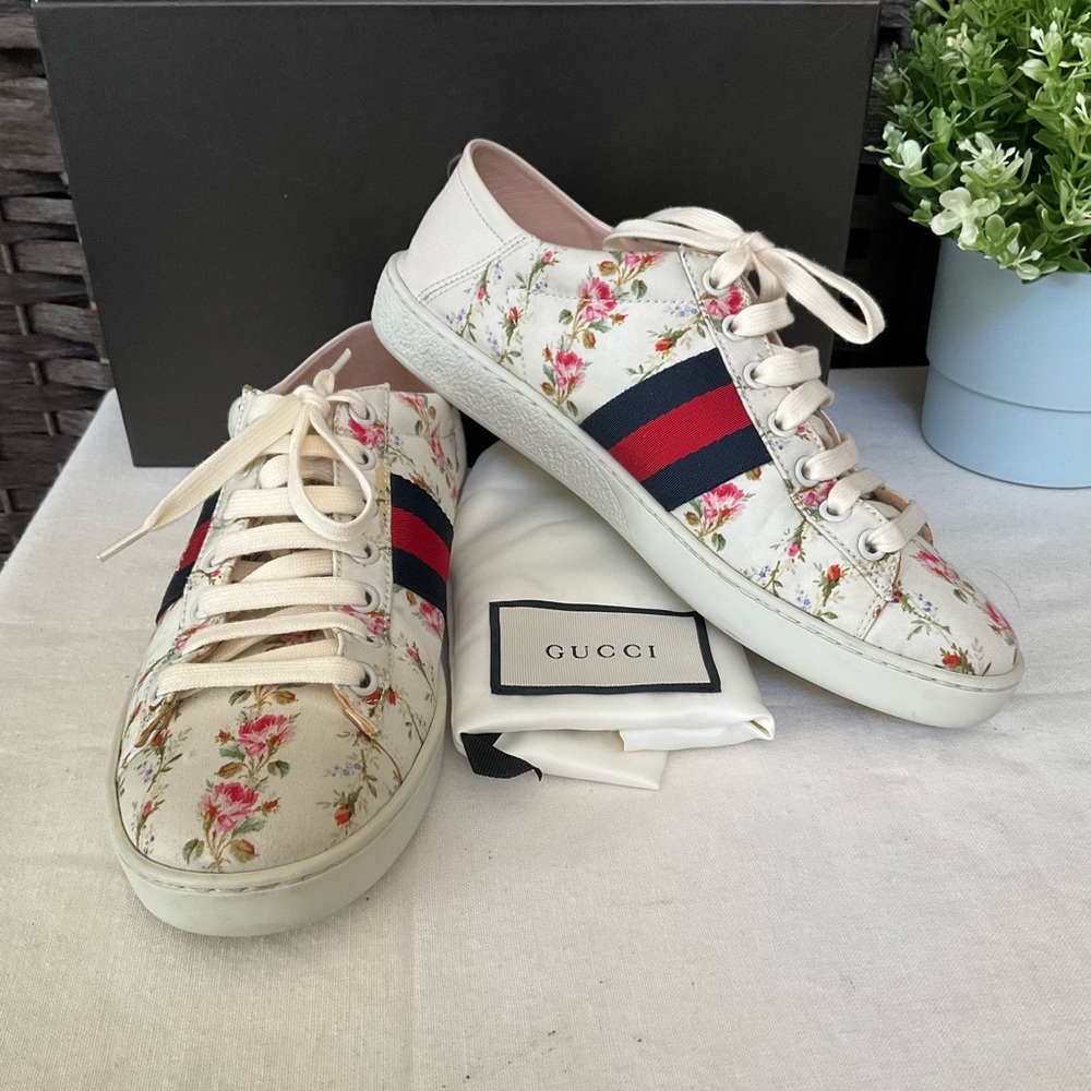 GUCCI  Calfskin Web Rose Print Bee Embroidered Womens Ace Sneakers